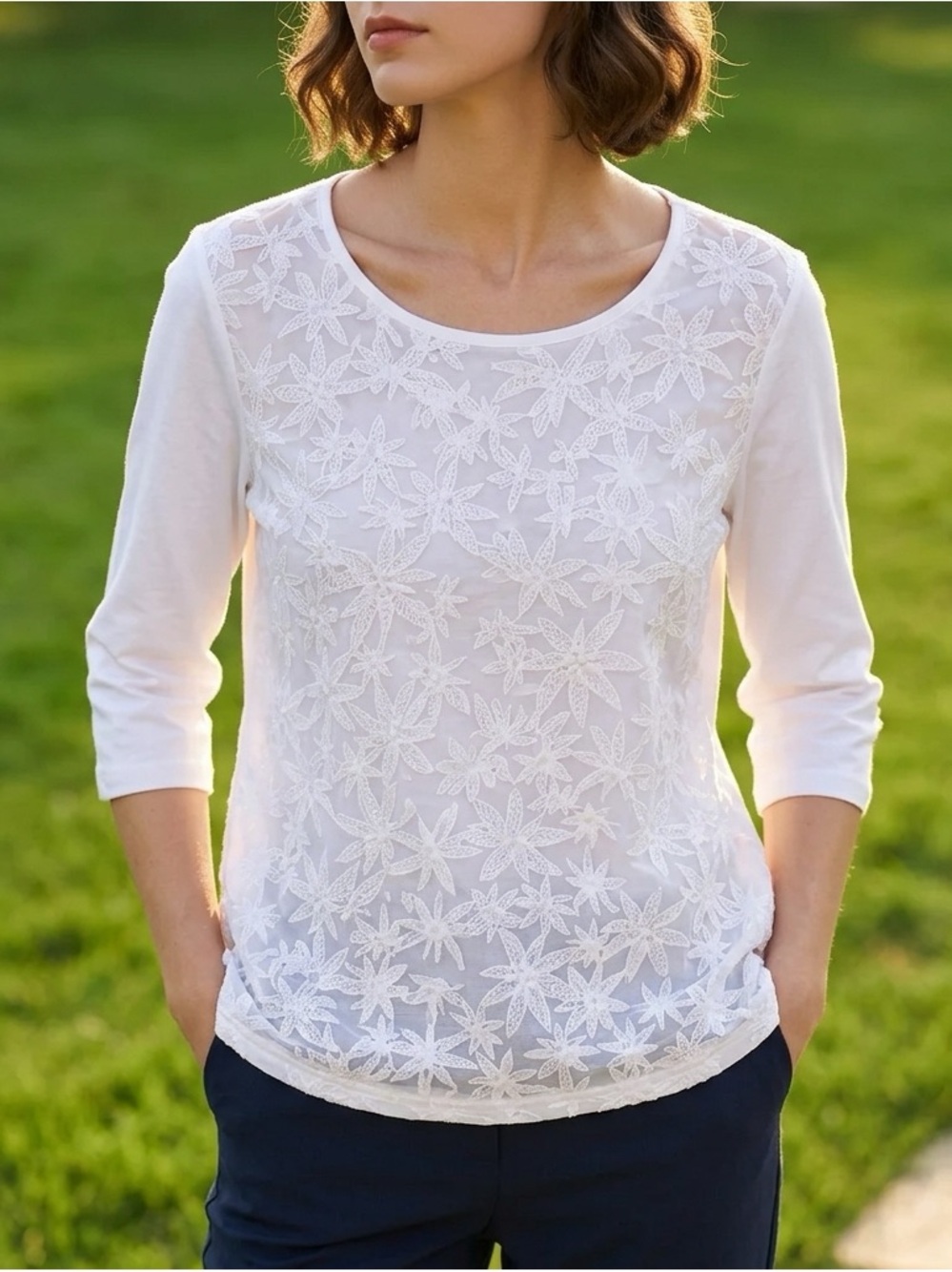 Women's White Floral Lace Scoop Neck Long Sleeve Top